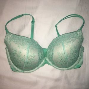 Victoria’s Secret Lace Push-Up Bra 34DD